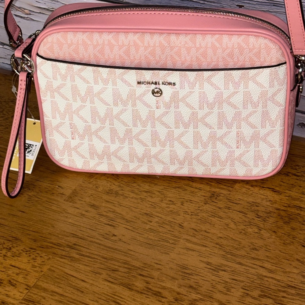 Michael Kors logo large East West camera crossbody bag. - Picture 2 of 11